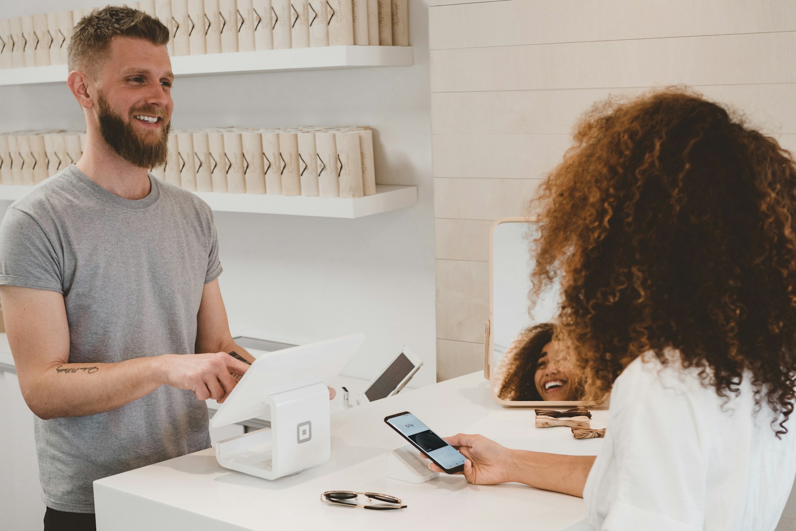E-commerce UX conversion checklist infographic — Swonie Blog